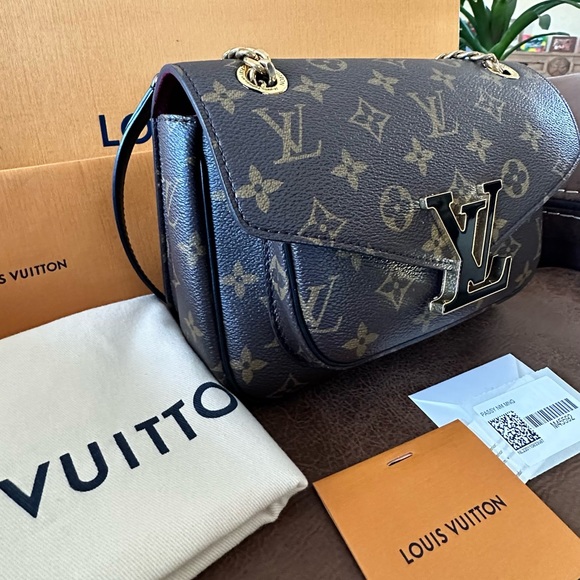 Louis Vuitton Passy Bag like new! - Picture 1 of 8